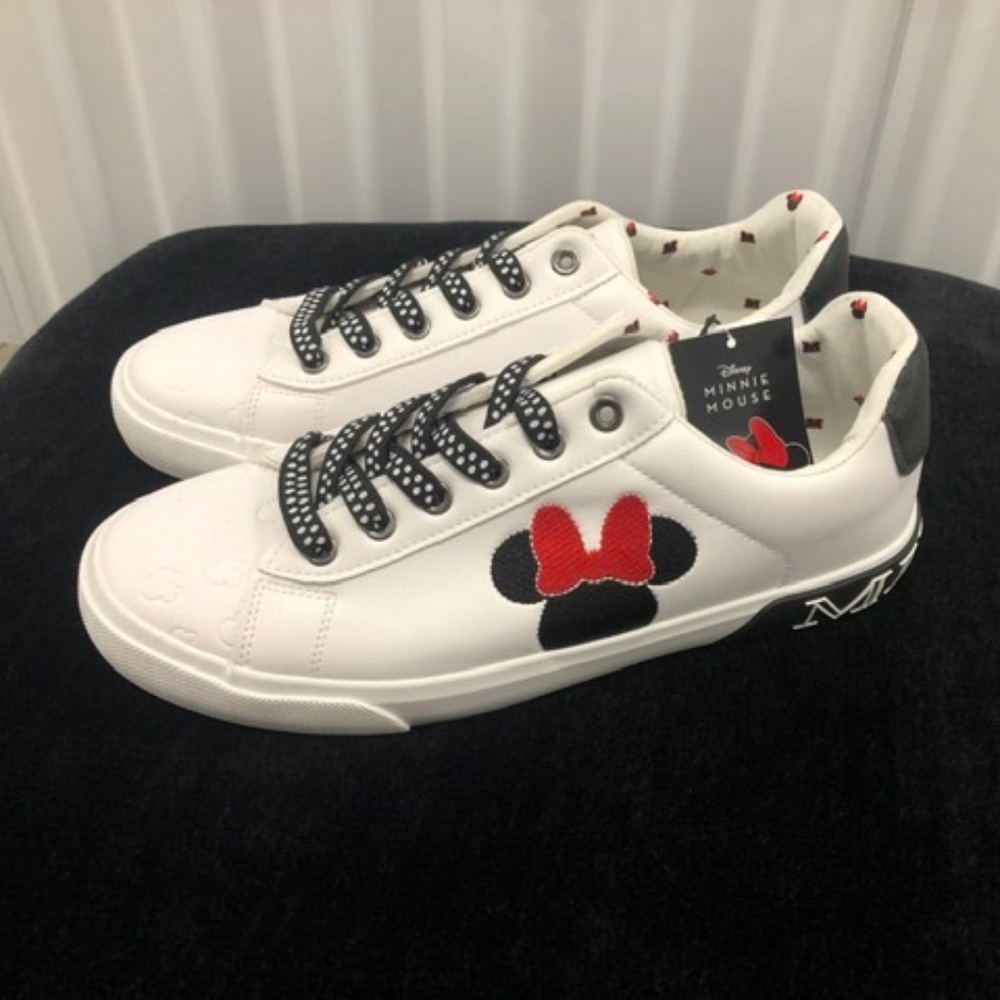 NWT Disney Minnie Mouse Sneakers Shoes, 9.5